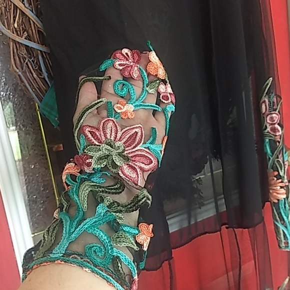 Duster✴️ Black w/ floral embroidering & fringe - Picture 5 of 6